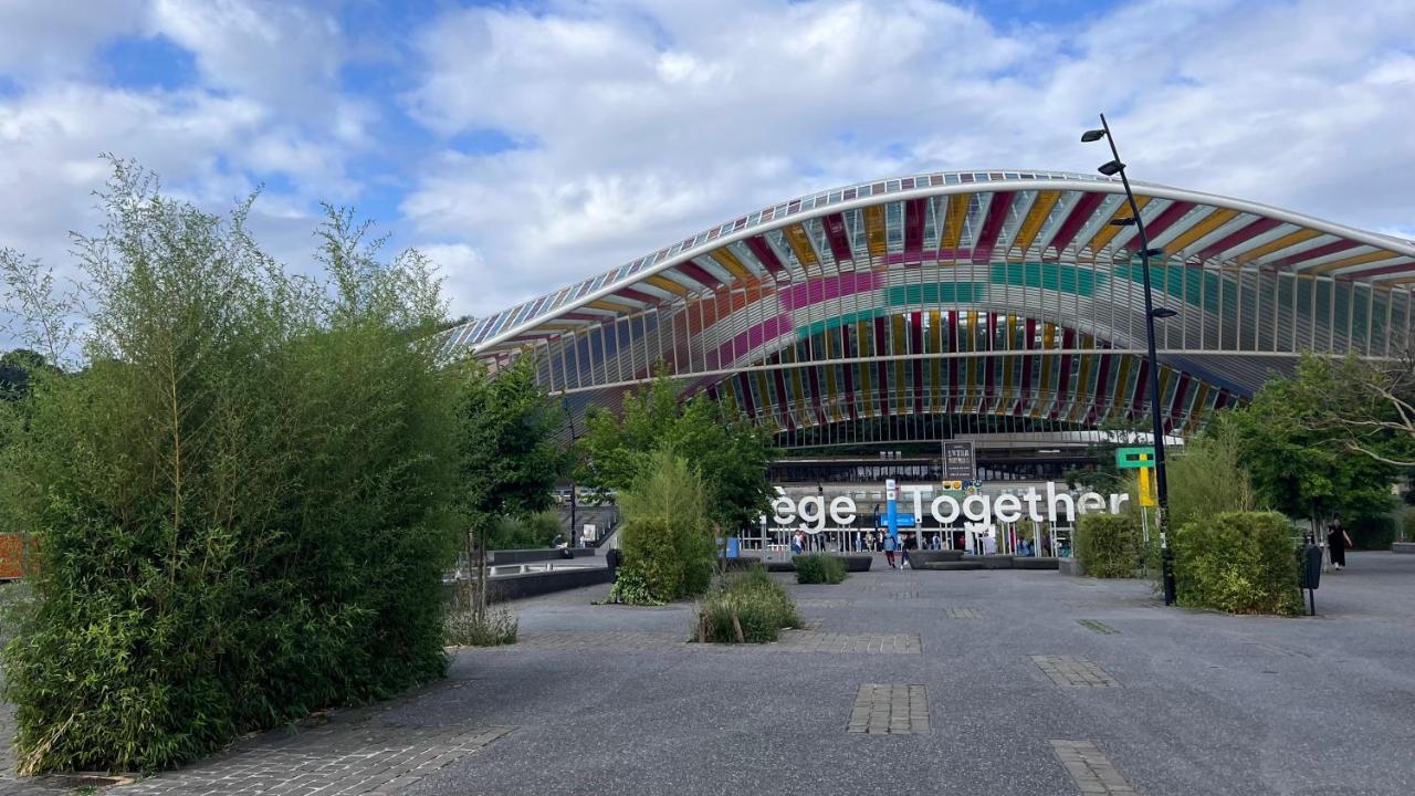 Paradis Express Neuf Face Aux Guillemins Liège Exterior foto